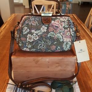 Patricia Nash Berdura Bosque Tapestry Collection